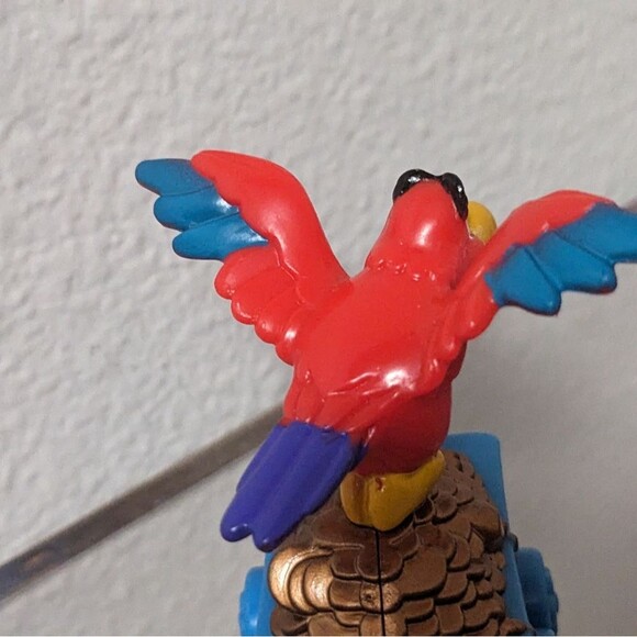 McDonalds Disney Aladdin Iago Parrot Bird On Gold Coins Cart Toy 1996, 2.25" - Picture 3 of 9
